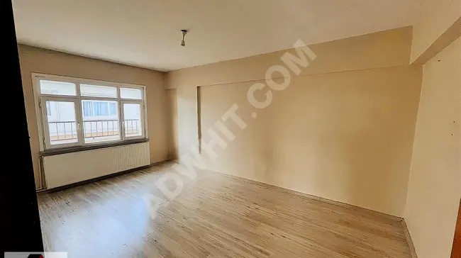 Apartment for sale 3+1 with an area of 120 square meters, featuring parking and an elevator in the SEFAKÖY area, TEVFİKBEY neighborhood.