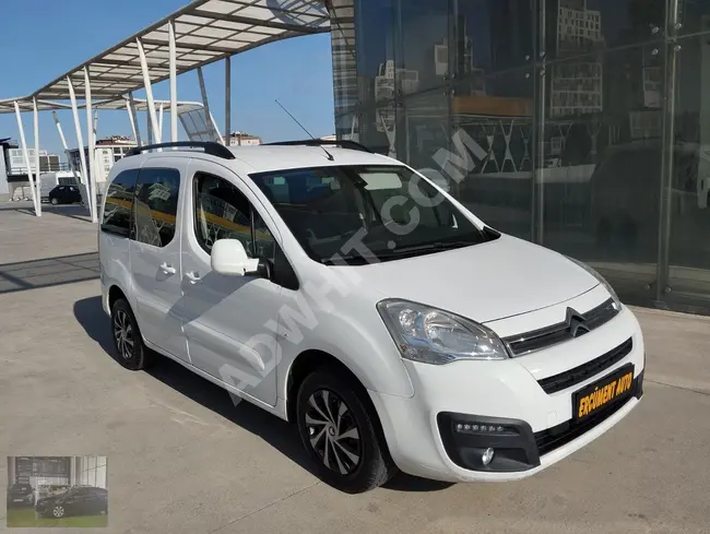 CITROEN BERLINGO car, 2017 model, released in 2018 with a loan of 400,000 and 100,000 km, very clean.