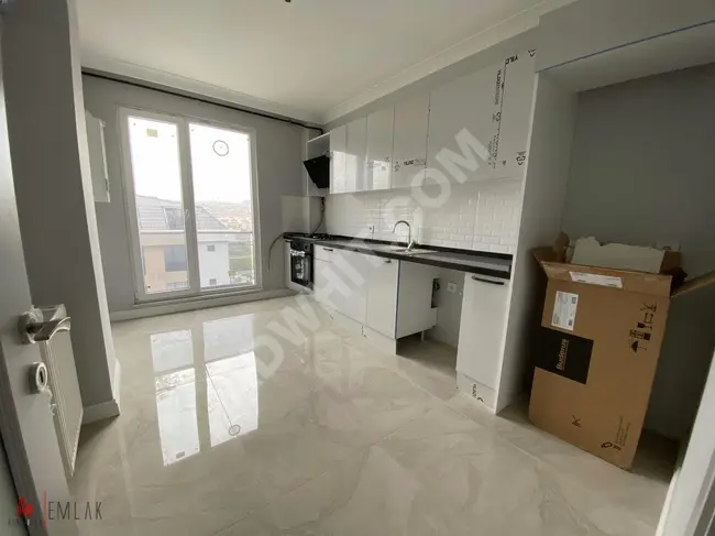 3+1 apartment in a new building for rent, near MARİNA, in BEYLİKDÜZÜ SAHİL MAHALLESİ