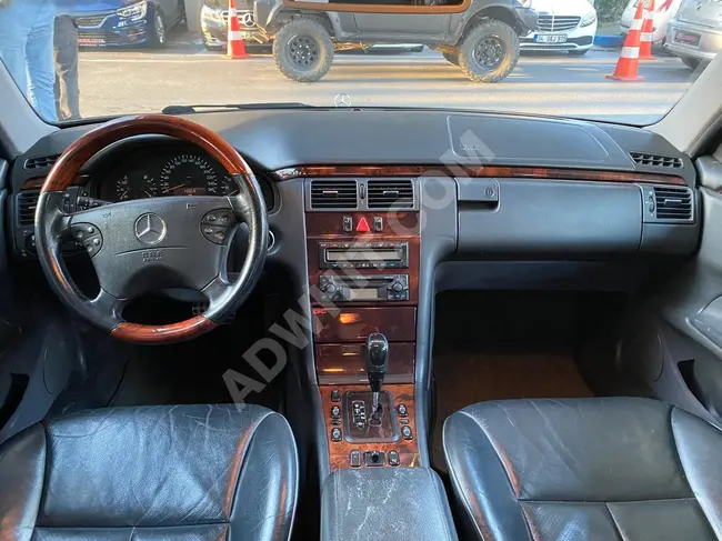 سيارة Mercedes - Benz E 200 CDI موديل 2001   أوتوماتيك  تعمل بالـغاز  LPG  بقوة 163 حصان قطعت 248,000 كم