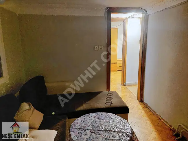 For rent, an apartment of 35 square meters on the upper floor in ÜSKÜDAR FISTIKAĞACI on the main street.