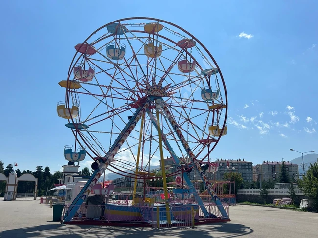 USED FERRIS WHEEL