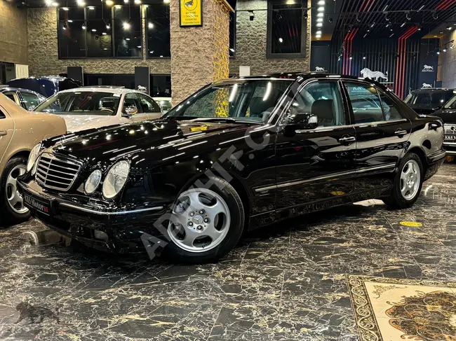 سيارة Mercedes - Benz E 320 موديل 2000 - أمامي.خلفي تسخين+ تبريد+ ذاكرة+ بمسافة 48.800 كم