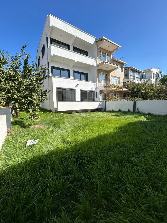 Detached villa in Beylikdüzü with sea view