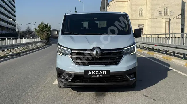 RENAULT TRAFIC van 5+1 model 2022 - Automatic - Rear view