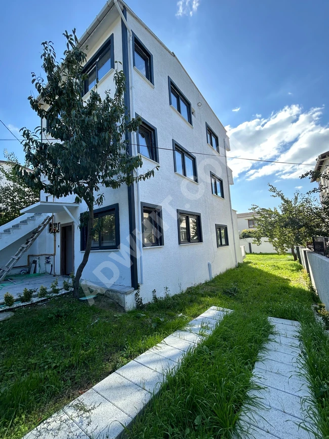 Detached villa in Beylikdüzü with sea view