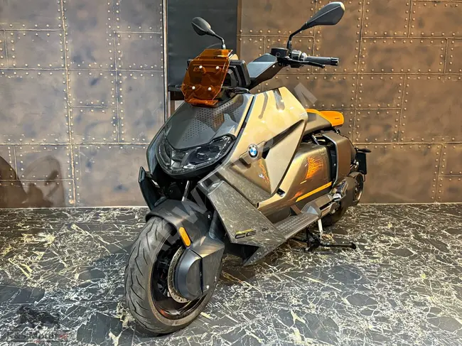 BMW CE 04 Motorcycle Model 2022 - No defects, accidents, or scratches - Heated