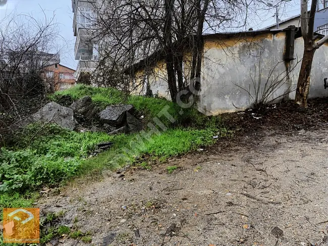 Cadde üstü 300 arsa içinde gece kondu depo kullanımına uygun