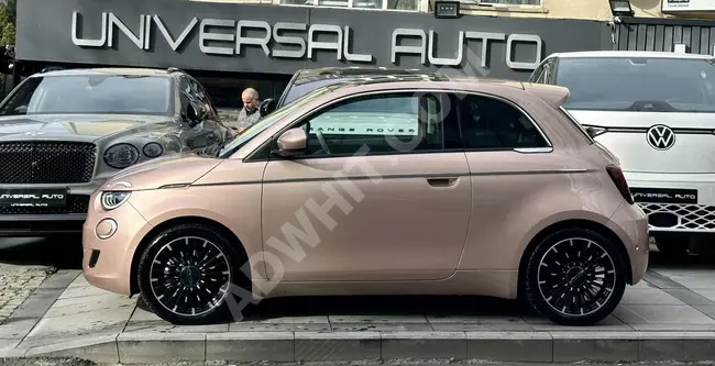 سيارة FIAT 500e   أبواب 3-بلون ROSE GOLD من UNIVERSAL AUTO