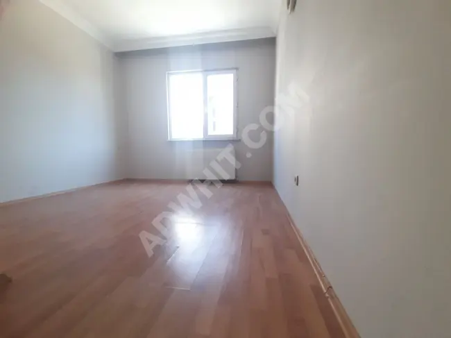 Middle-floor apartment for rent near the metro