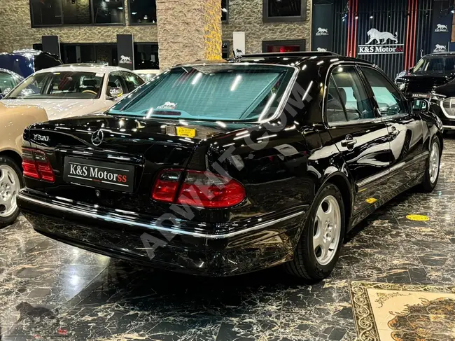 سيارة Mercedes - Benz E 320 موديل 2000 - أمامي.خلفي تسخين+ تبريد+ ذاكرة+ بمسافة 48.800 كم