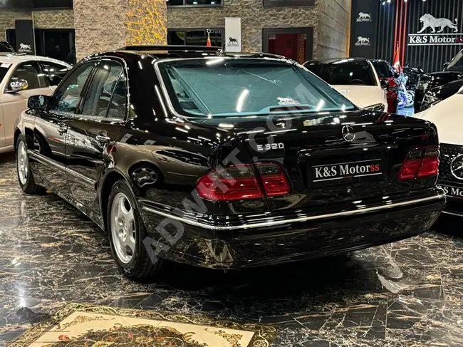 سيارة Mercedes - Benz E 320 موديل 2000 - أمامي.خلفي تسخين+ تبريد+ ذاكرة+ بمسافة 48.800 كم