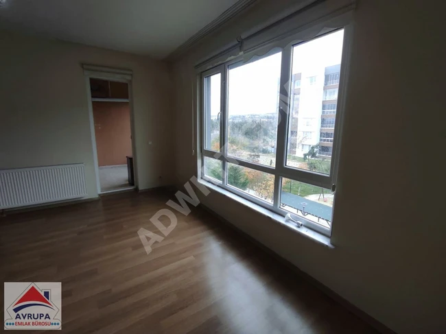 3+1 apartment on a middle floor in the SELİMPAŞA EMLAK KONUT complex.