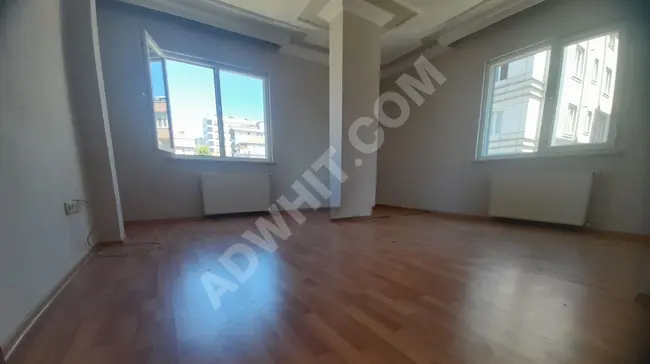 Middle-floor apartment for rent near the metro