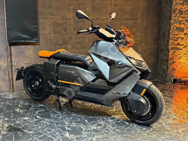 BMW CE 04 Motorcycle Model 2022 - No defects, accidents, or scratches - Heated