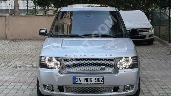 RANGE ROVER 4.4 V8 car with interior and exterior embellishments.