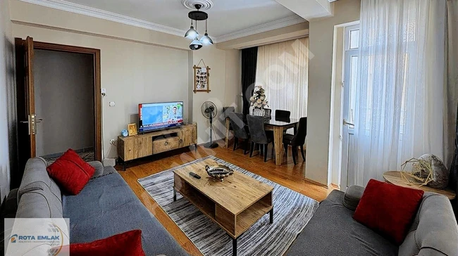 A spacious and clean 2+1 apartment on the middle floor with an elevator, well-maintained by Rota Emlak Üsküdar.