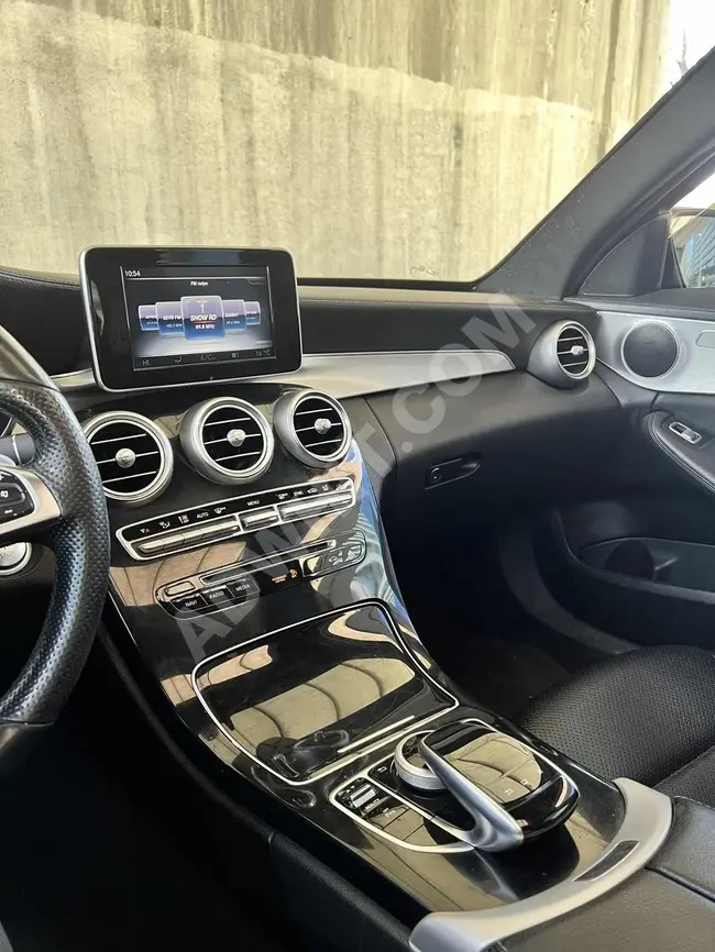 سيارة MERCEDES C180 AMG   بمظهر C63 سقف زجاجي من ZEN