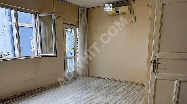 Apartment for rent 1+1 on the middle floor next to the YENİKAPI metro station.