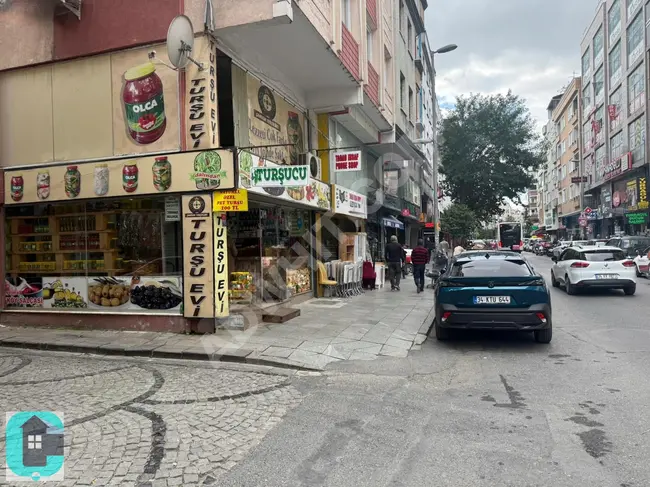 Corner shop for sale in Zeytinburnu on the main road