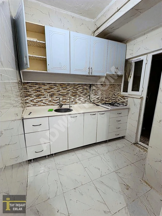 KOCAMUSTAFAPAŞA'DA 2+1 85² GİRİŞ KAT BALKONLU KİRALIK DAİRE