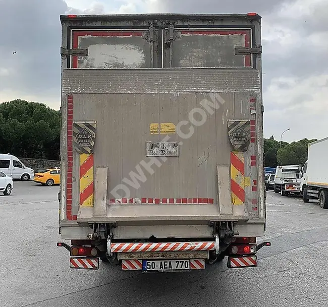 MITSUBISHI 659 F TURBO truck with a refrigerator box for 10 platforms from AZIMLI AUTOMOTIVE.