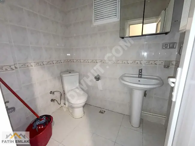 Apartment 2+1 with a high entrance for rent, with an area of 75 square meters in ÜSKÜDAR ZEYNEP KAMİL.