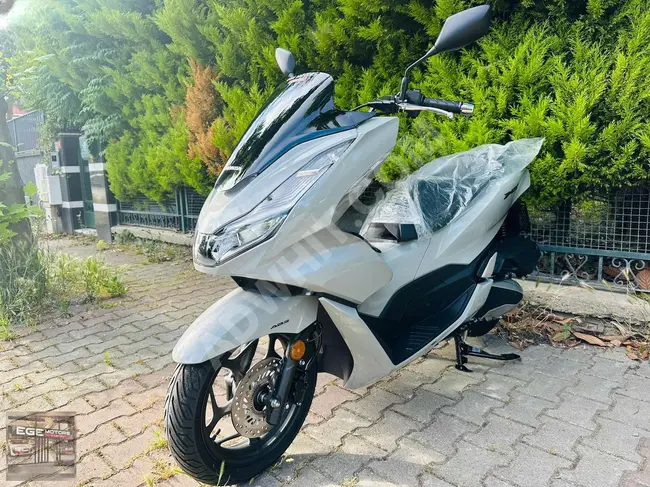 EGE MOTORS/2024/HONDA PCX 125/BEYAZ/NARDO GRİ/MAT SİYAH/%20KDV/