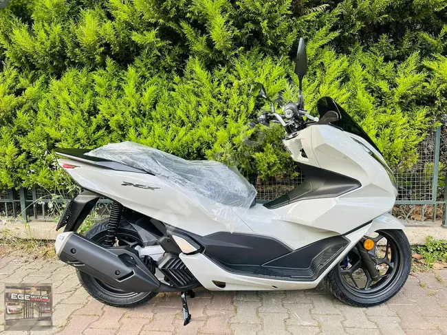 EGE MOTORS/2024/HONDA PCX 125/BEYAZ/NARDO GRİ/MAT SİYAH/%20KDV/