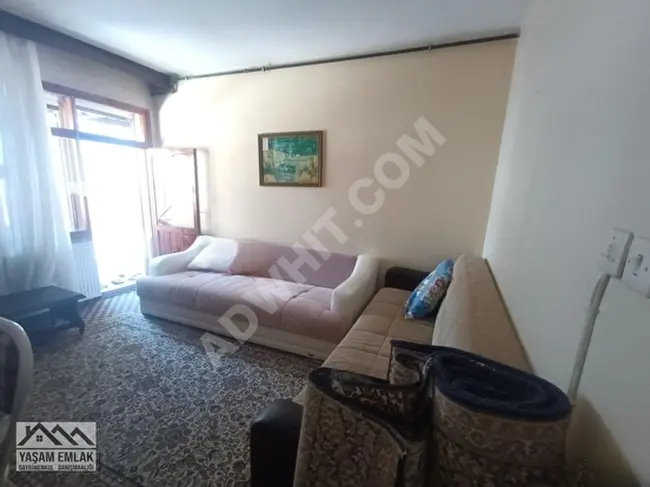 A 3+1 apartment with an area of 135 square meters on the first floor, featuring a spacious open terrace, at an affordable price in ÜMRANIYE, ATATÜRK neighborhood, centrally located next to the metro and market.