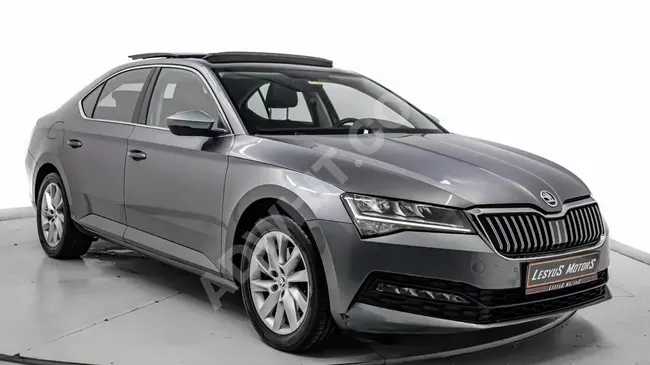 SKODA SUPERB 1.5 TSI موديل 2022, سقف زجاجي, شاشة رقمية, ليد, عداد 80.000 كم - LESYUS