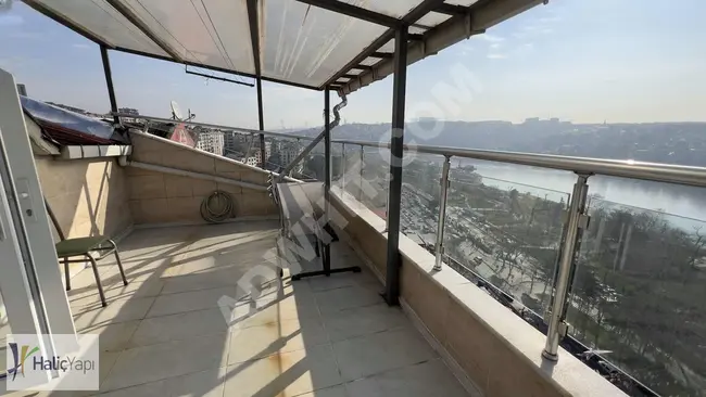 3+1 duplex apartment with a terrace overlooking the Gulf in Eyüpsultan