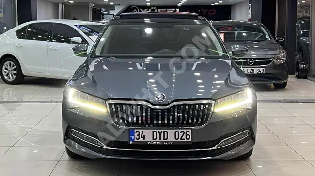 SKODA SUPERB 1.5 TSI PREMIUM car without accidents and no modifications, with a panoramic glass roof.