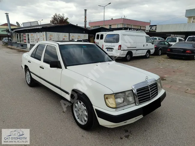 سيارة MERCEDES 300 E موديل 1986 فتحة سقف مكيف  بنزين و غاز الفحص الفني  حتى 24.11.2024.