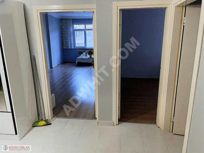 Corner apartment 3+1 equipped with natural gas heating and a parking space in good condition from GÜVEN EMLAK.