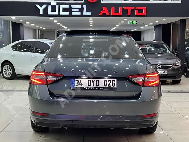 SKODA SUPERB 1.5 TSI PREMIUM car without accidents and no modifications, with a panoramic glass roof.