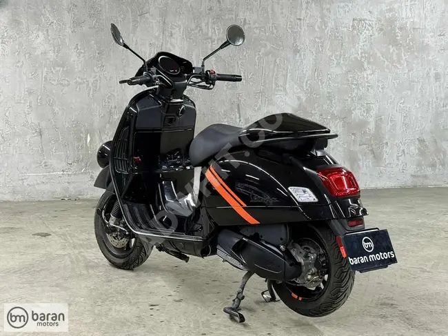 دراجة VESPA GTV 300 موديل 2024 - لون اسود - بدون أخطاء - غطاء خلفي