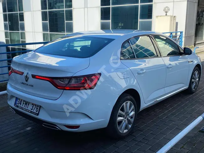 Renault Megane 2022 model with 29,500 km on the odometer, automatic transmission, no repaint.