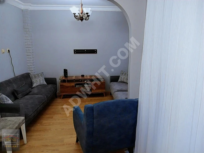 2+1 apartment on the third floor, no additional costs, with a balcony in the Zeynep Kamil neighborhood.