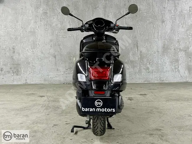 دراجة VESPA GTV 300 موديل 2024 - لون اسود - بدون أخطاء - غطاء خلفي