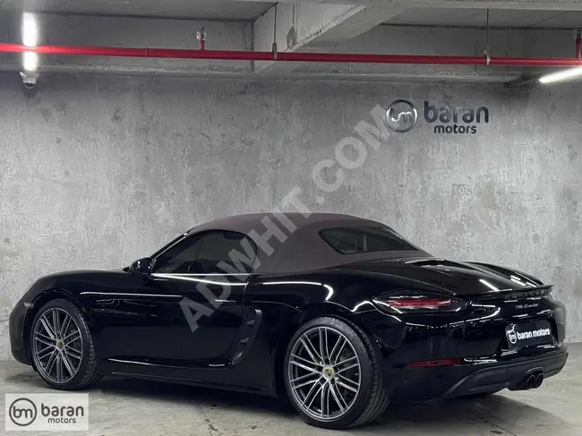 سيارة PORSCHE 718 BOXSTER CABRİO موديل 2022 - بدون طلاء مع رؤية خلفية