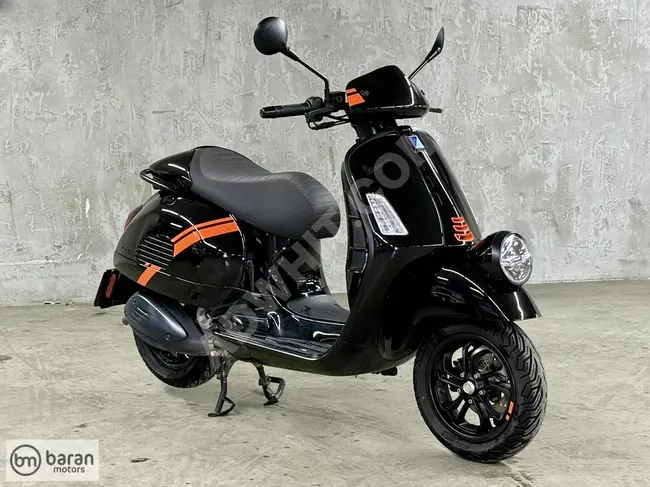 دراجة VESPA GTV 300 موديل 2024 - لون اسود - بدون أخطاء - غطاء خلفي