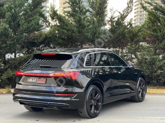 سيارة AUDI E-TRON 55 QUATTRO S LİNE موديل 2023  سقف بانورامي بدون عيوب من ULUCAR