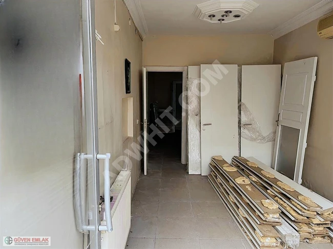 A shop with an area of 35 square meters on Kinalitepe Street, for rent at 25,000 Turkish Lira from Güven Emlak.