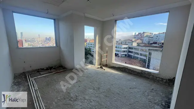 Duplex apartment for sale with a parking space, close to the metro and court in Hürriyet neighborhood.