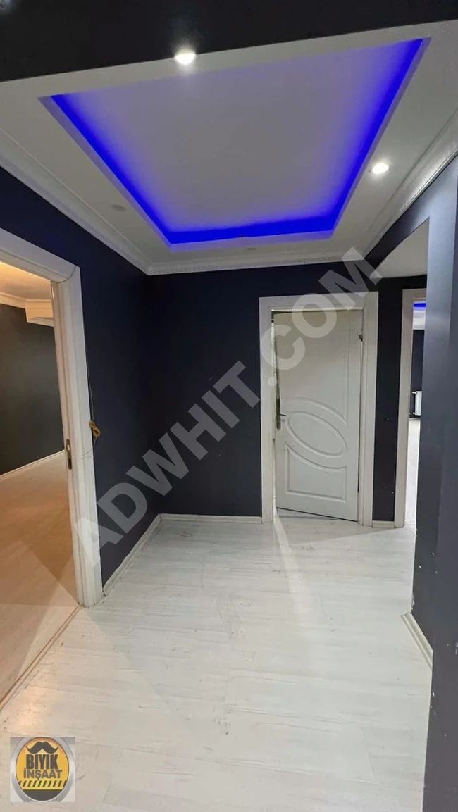 Apartment 3+1 with a master bathroom, 130 square meters located on the middle floor in a 7-year-old building in the Hürriyet neighborhood.