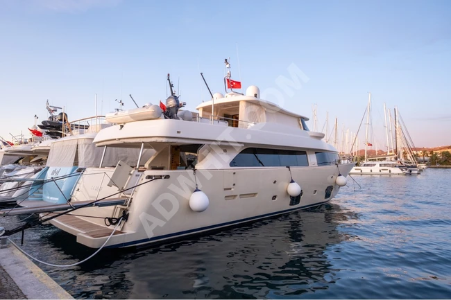 يخت بمحرك FERRETTI CUSTOM LINE NAVETTA 26