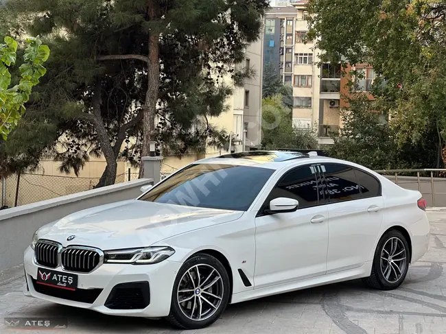 2020 - BMW 520İ SPECİAL - حزمة M SPORT - نظام صوتي HARMAN - ابواب شفط - فتحة صندوق كهربائي - بدون طلاء  و بدون سجل اضرار