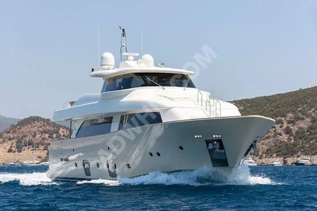 يخت بمحرك FERRETTI CUSTOM LINE NAVETTA 26