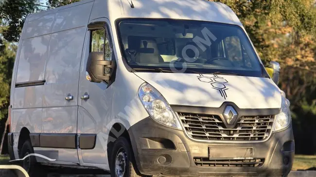 Renault Master موديل 2015 بدون عيوب وبدون طلاء